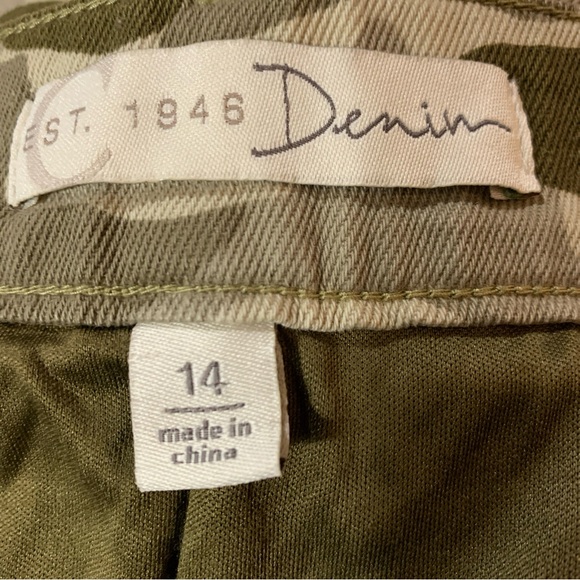 Denim Mini Skirt Camo Button Up Raw Hem Cargo Pockets Size 14 - Picture 5 of 5